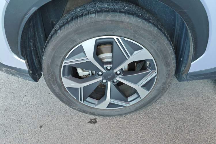 Used AION V 2024 Plus 70 Star Edition Lithium Iron Phosphate Right Rear Wheel Hub