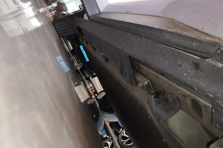 Used AION V 2024 Plus 70 Star Edition Lithium Iron Phosphate Right Side Sill