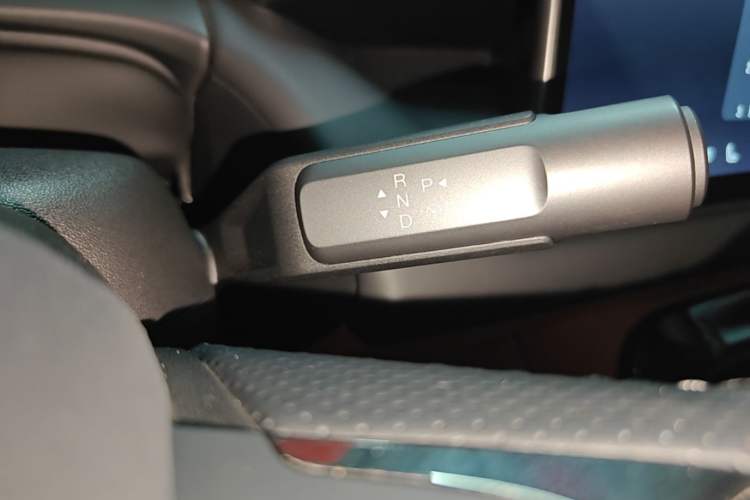 Used AION V 2024 Aion Tyrannosaurus 520 LiDAR Edition Gear Lever