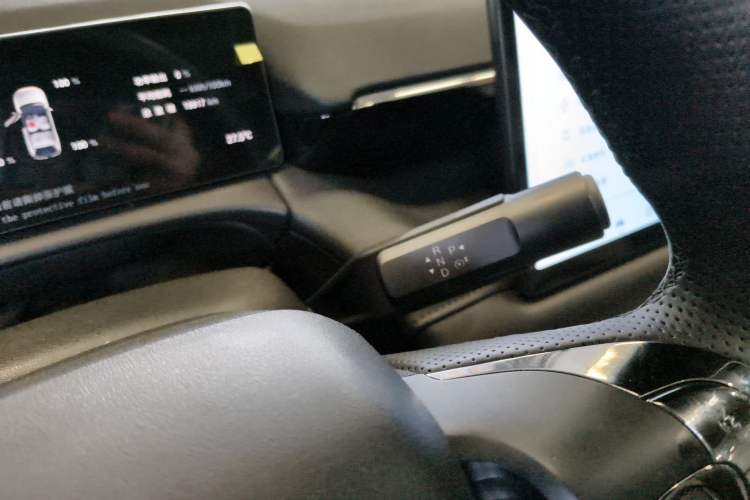 Used AION V 2024 Aion Tyrannosaurus 650 LiDAR Edition Gear Lever