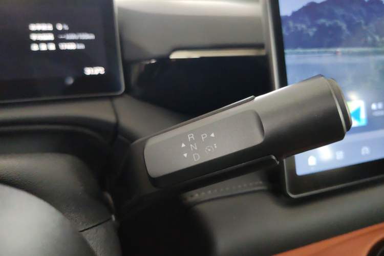 Used AION V 2024 Aion Tyrannosaurus 650 LiDAR Edition Gear Lever