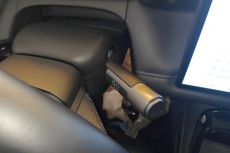 Used AION V 2024 Aion Tyrannosaurus 650 LiDAR Edition Gear Lever