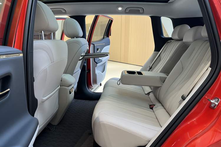 Used AION V 2024 Aion Tyrannosaurus 650 LiDAR Edition Interior 1