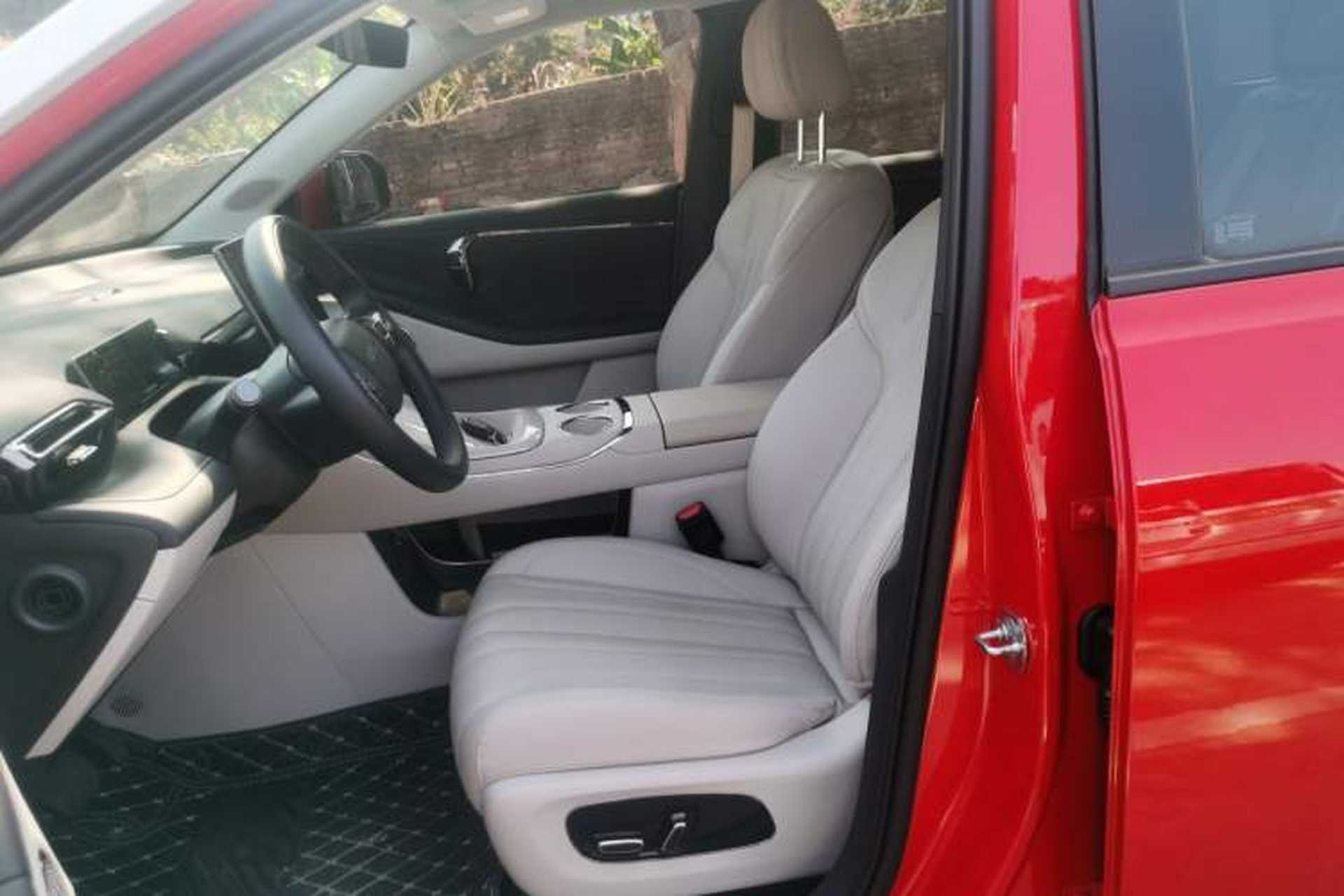 Used AION V 2024 Aion Tyrannosaurus 650 LiDAR Edition Left Front Seat