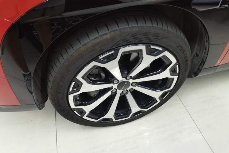 Used AION V 2024 Aion Tyrannosaurus 650 LiDAR Edition Left Front Wheel Hub