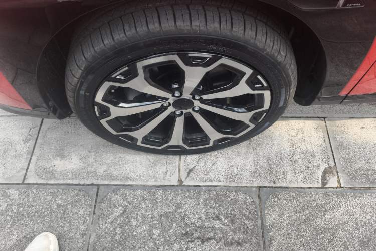 Used AION V 2024 Aion Tyrannosaurus 650 LiDAR Edition Left Front Wheel Hub