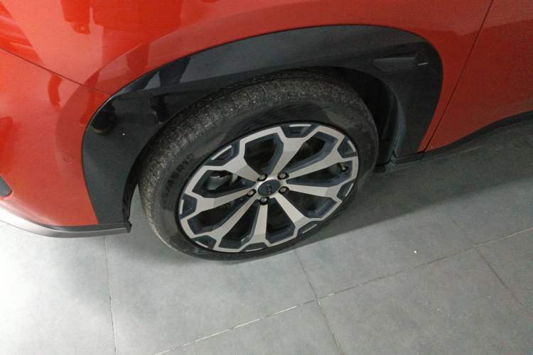 Used AION V 2024 Aion Tyrannosaurus 650 LiDAR Edition Left Front Wheel Hub