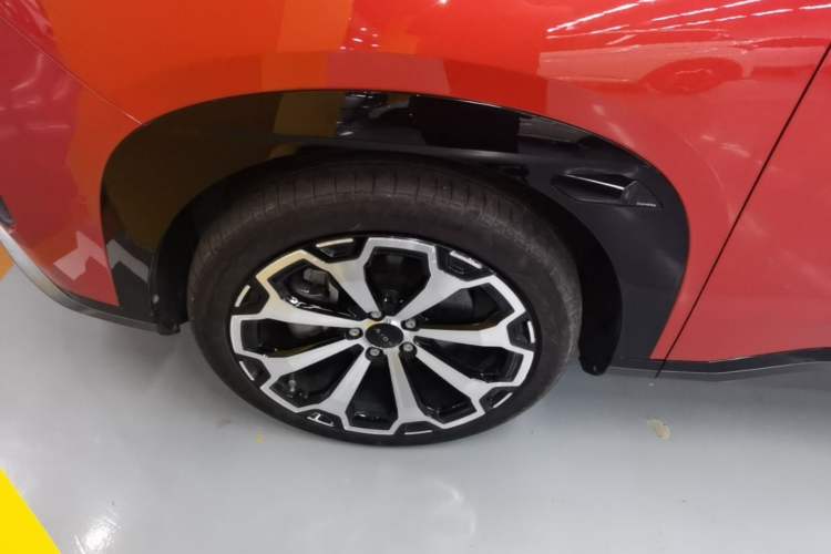 Used AION V 2024 Aion Tyrannosaurus 650 LiDAR Edition Left Front Wheel Hub