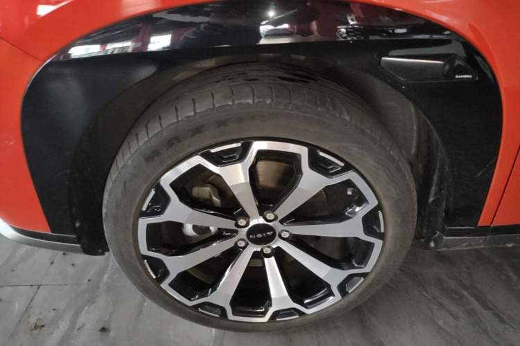 Used AION V 2024 Aion Tyrannosaurus 650 LiDAR Edition Left Front Wheel Hub