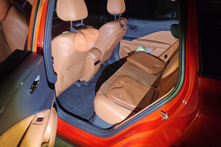 Used AION V 2024 Aion Tyrannosaurus 650 Smart Premium Edition Left Rear Seat