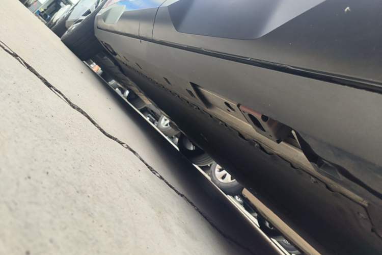 Used AION V 2024 Aion Tyrannosaurus 650 Smart Premium Edition Left Side Sill