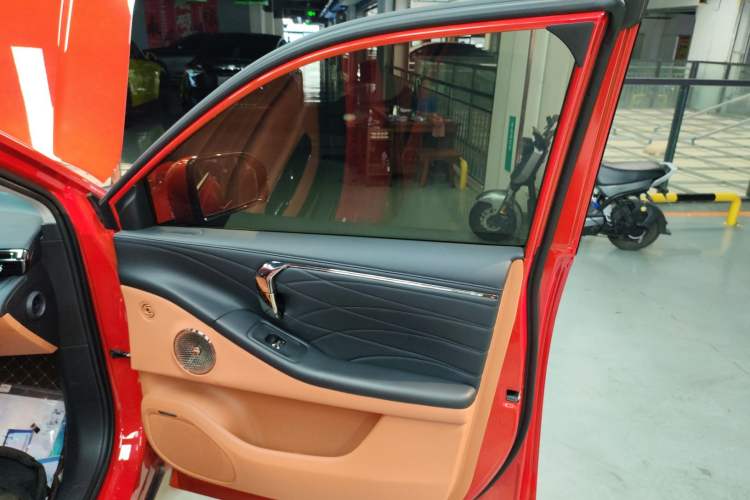 Used AION V 2024 Aion Tyrannosaurus 650 LiDAR Edition Right Front Door Interior