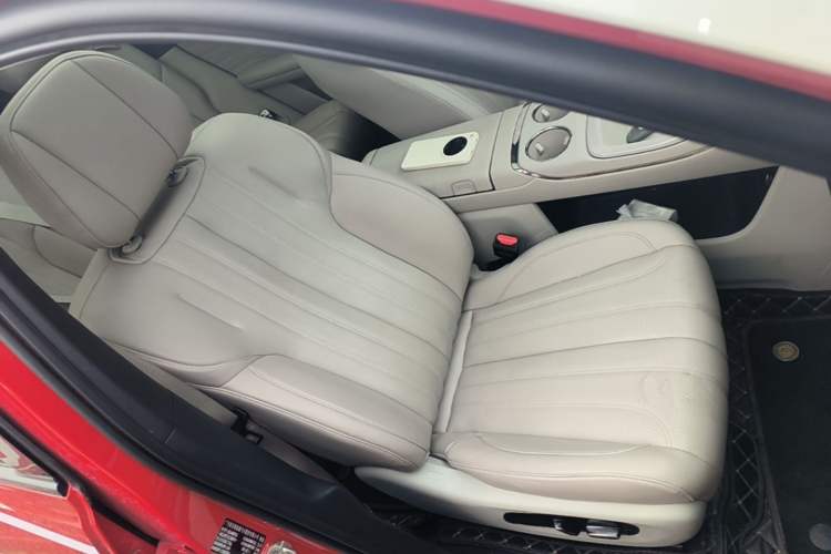 Used AION V 2024 Aion Tyrannosaurus 650 Smart Premium Edition Right Front Seat