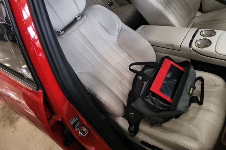 Used AION V 2024 Aion Tyrannosaurus 650 LiDAR Edition Right Front Seat