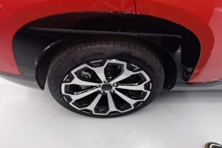 Used AION V 2024 Aion Tyrannosaurus 650 LiDAR Edition Right Rear Wheel Hub