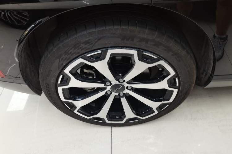 Used AION V 2024 Aion Tyrannosaurus 650 LiDAR Edition Right Rear Wheel Hub