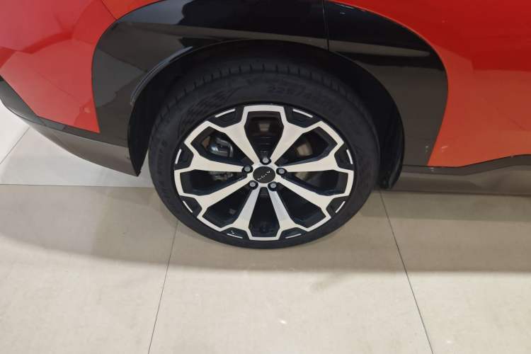 Used AION V 2024 Aion Tyrannosaurus 650 LiDAR Edition Right Rear Wheel Hub