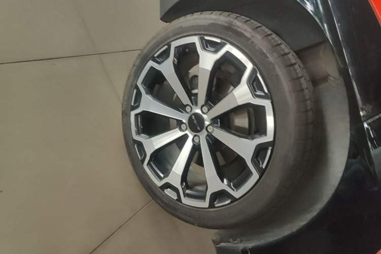 Used AION V 2024 Aion Tyrannosaurus 650 LiDAR Edition Right Rear Wheel Hub