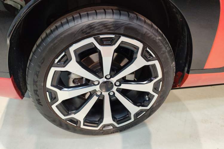 Used AION V 2024 Aion Tyrannosaurus 650 LiDAR Edition Right Rear Wheel Hub
