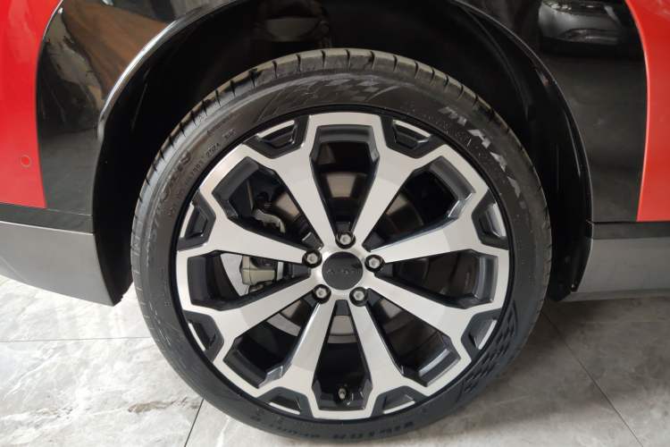Used AION V 2024 Aion Tyrannosaurus 650 LiDAR Edition Right Rear Wheel Hub