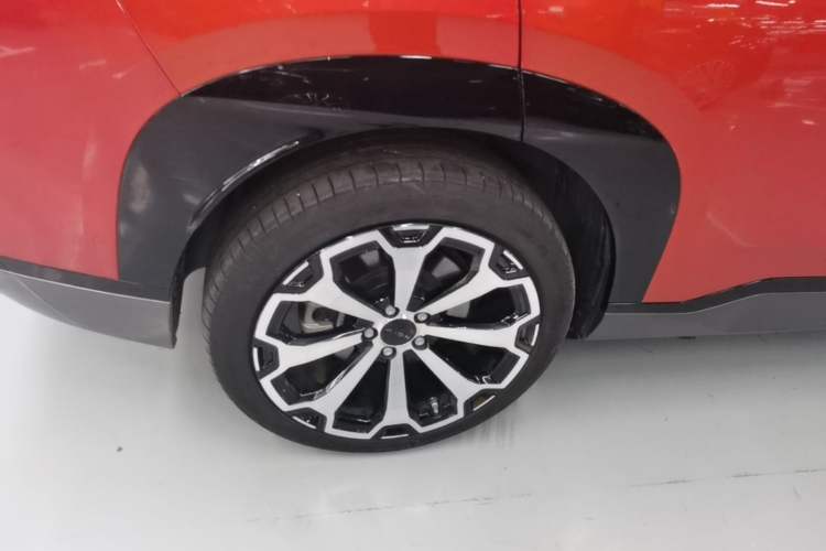 Used AION V 2024 Aion Tyrannosaurus 650 LiDAR Edition Right Rear Wheel Hub