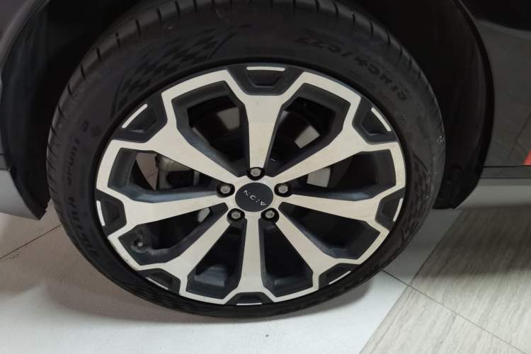 Used AION V 2024 Aion Tyrannosaurus 650 LiDAR Edition Right Rear Wheel Hub