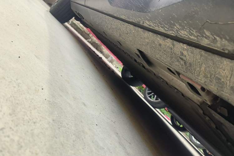 Used AION V 2024 Aion Tyrannosaurus 650 Smart Premium Edition Right Side Sill