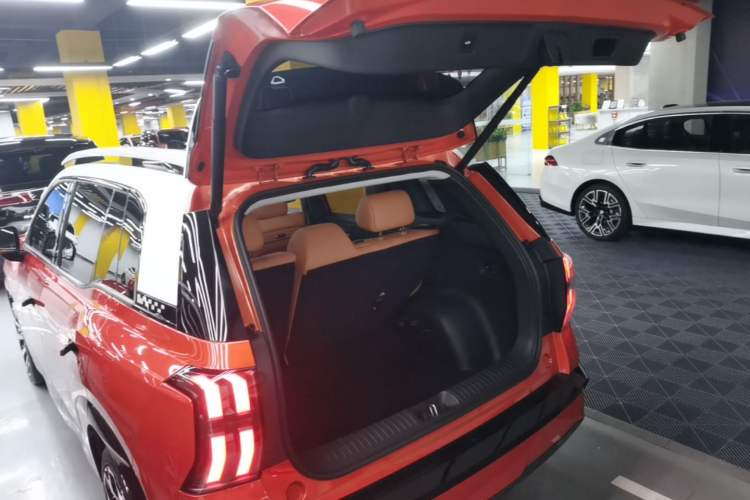 Used AION V 2024 Aion Tyrannosaurus 650 LiDAR Edition Trunk