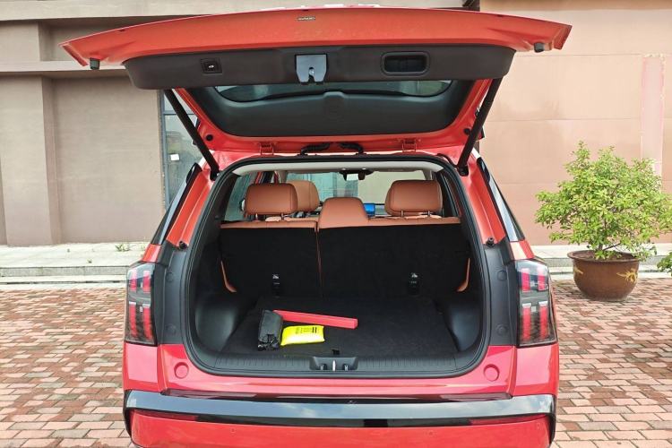 Used AION V 2024 Aion Tyrannosaurus 650 LiDAR Edition Trunk