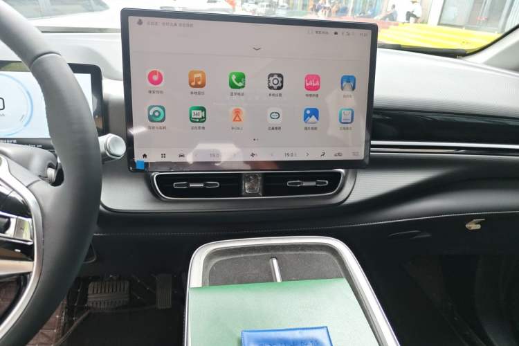 Used AION V 2024 Plus 70 Ultra-Charging Version Ternary Lithium Audio And AC Panel