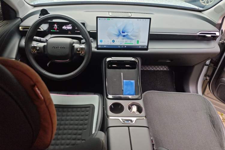 Used AION V  Center Console