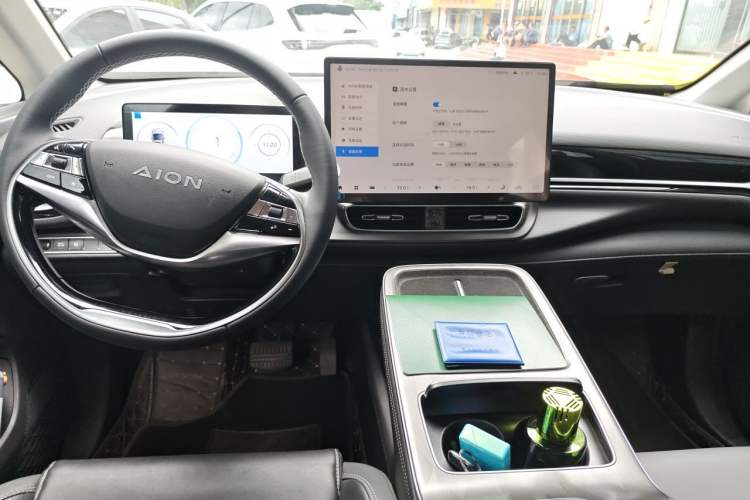 Used AION V 2024 Plus 70 Ultra-Charging Version Ternary Lithium Center Console