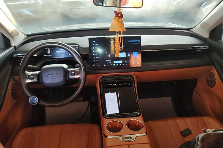 Used AION V 2024 Aion Tyrannosaurus 650 Smart Luxury Edition Center Console