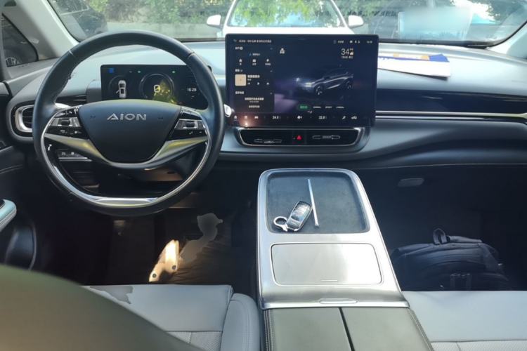 Used AION V 2024 Plus 70 Star Edition Ternary Lithium Center Console