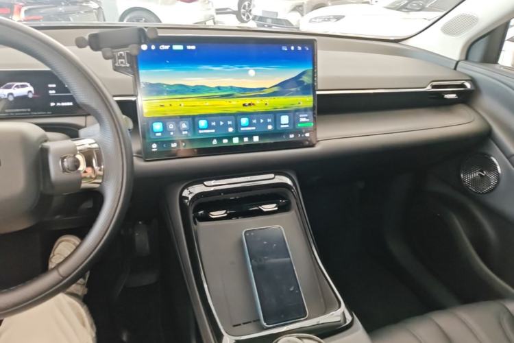 Used AION V 2024 Aion Tyrannosaurus 520 Smart Luxury Edition Center Console