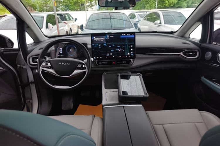 Used AION V 2024 Plus 70 Star Edition Ternary Lithium Center Console