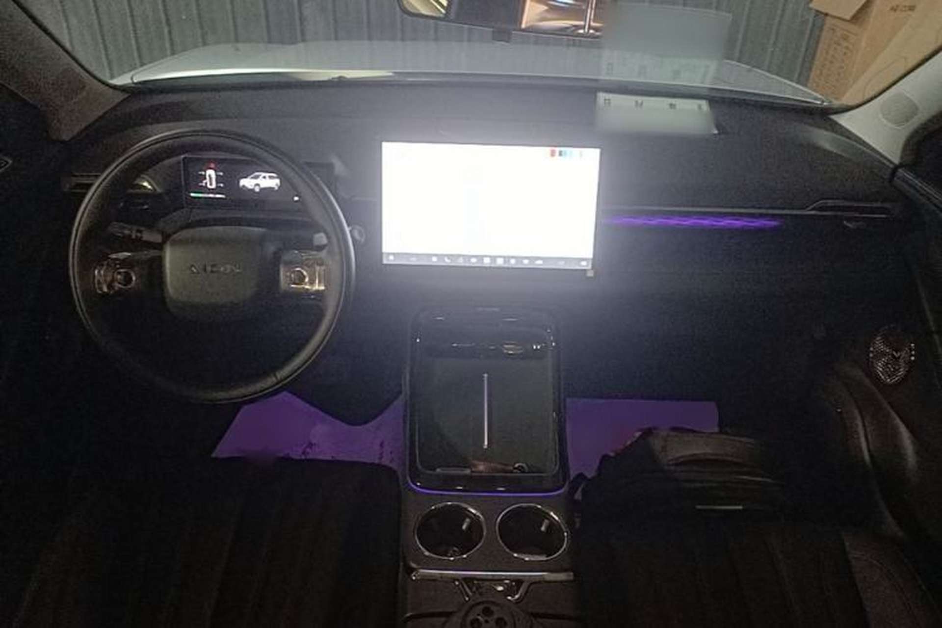 Used AION V 2024 Aion Tyrannosaurus 650 Smart Premium Edition Center Console