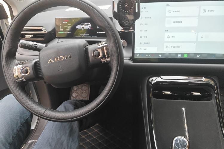 Used AION V 2024 Aion Tyrannosaurus 650 Smart Luxury Edition Center Console