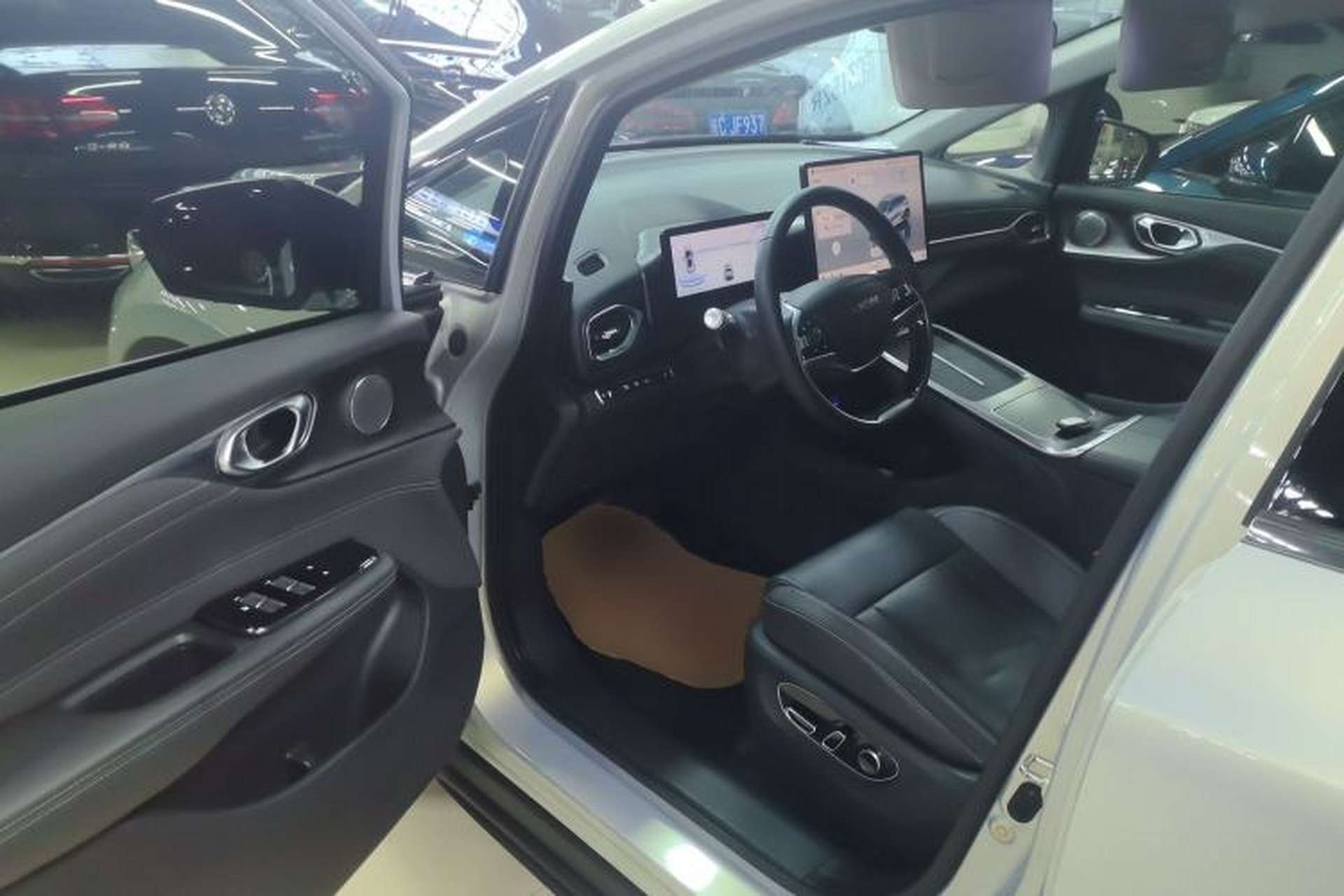Used AION V 2024 Plus 80 Star Edition Ternary Lithium Driver Seat
