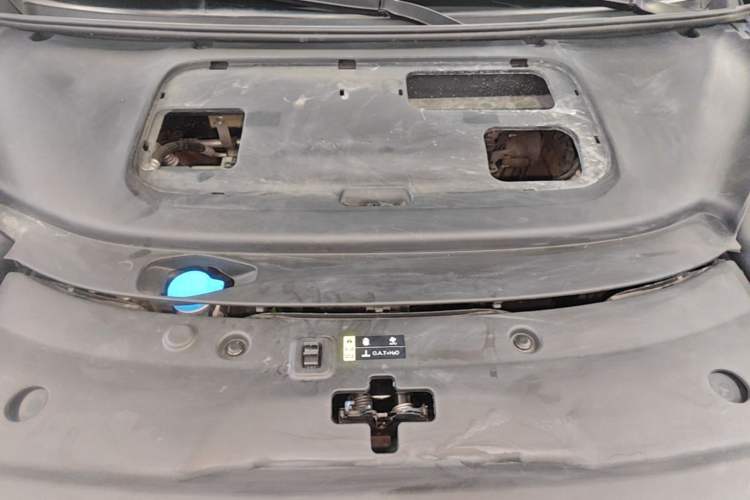 Used AION V 2024 Aion Tyrannosaurus 650 Smart Premium Edition Engine Bay