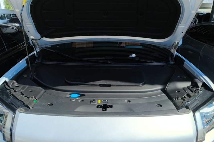 Used AION V 2024 Aion Tyrannosaurus 650 Smart Luxury Edition Engine Bay