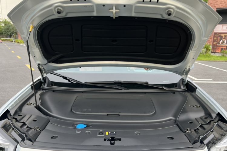 Used AION V 2024 Aion Tyrannosaurus 650 Smart Premium Edition Engine Bay