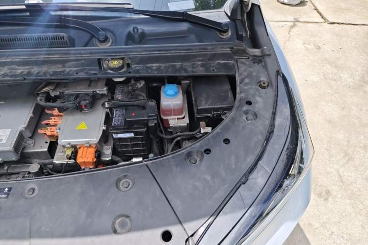Used AION V 2024 Plus 70 Ultra-Charging Version Ternary Lithium Engine Bay Left