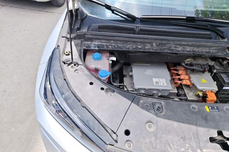Used AION V 2024 Plus 70 Ultra-Charging Version Ternary Lithium Engine Bay Right