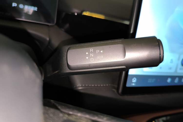 Used AION V 2024 Aion Tyrannosaurus 520 Smart Luxury Edition Gear Lever