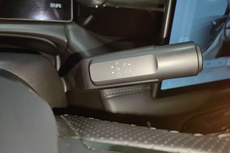 Used AION V 2024 Aion Tyrannosaurus 650 LiDAR Edition Gear Lever