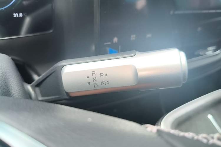 Used AION V 2024 Plus 70 Star Edition Lithium Iron Phosphate Gear Lever