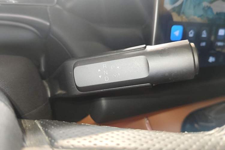 Used AION V 2024 Aion Tyrannosaurus 650 Smart Luxury Edition Gear Lever