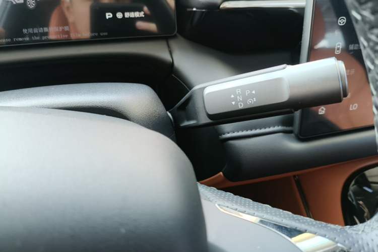 Used AION V 2024 Aion Tyrannosaurus 650 Smart Luxury Edition Gear Lever