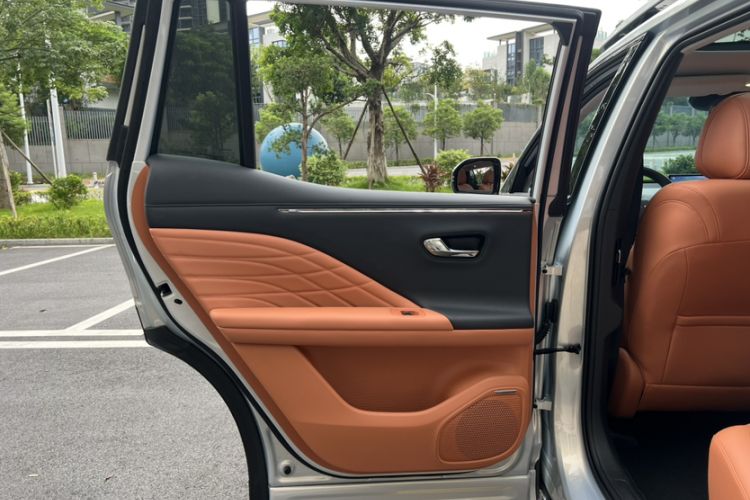 Used AION V 2024 Aion Tyrannosaurus 650 Smart Premium Edition Interior 1